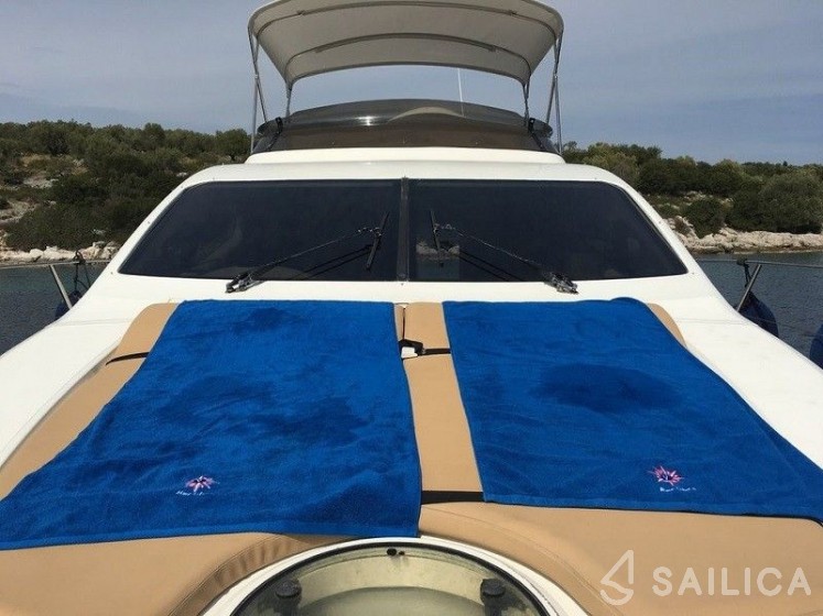 Azimut 46 - Yacht Charter Sailica
