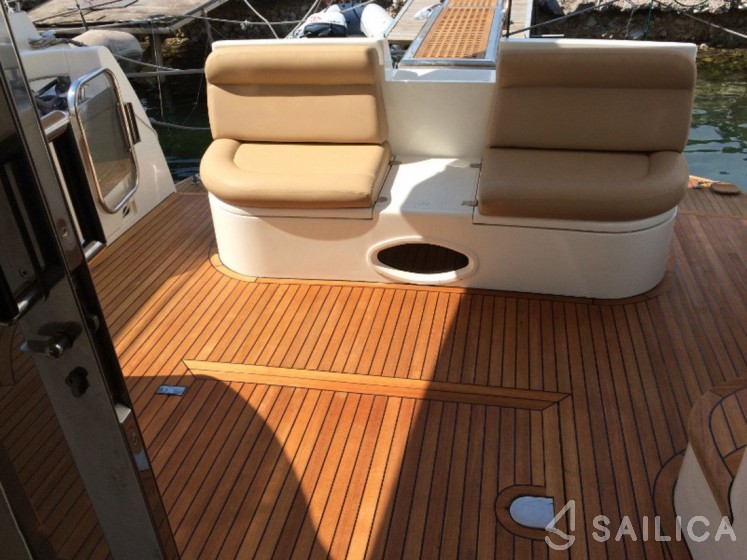 Azimut 46 - Yacht Charter Sailica