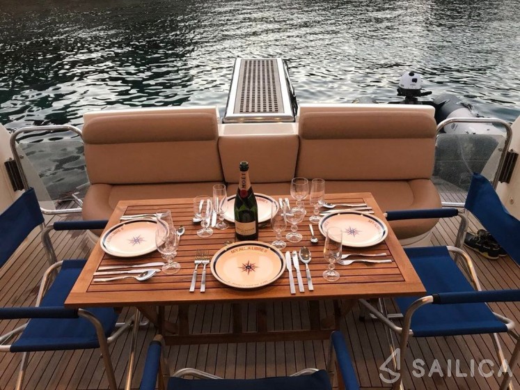 Azimut 46 - Yacht Charter Sailica