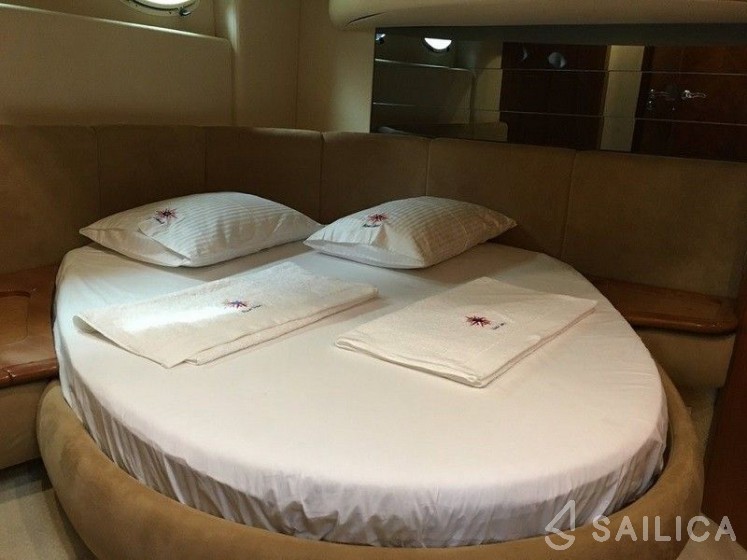 Azimut 46 - Yacht Charter Sailica