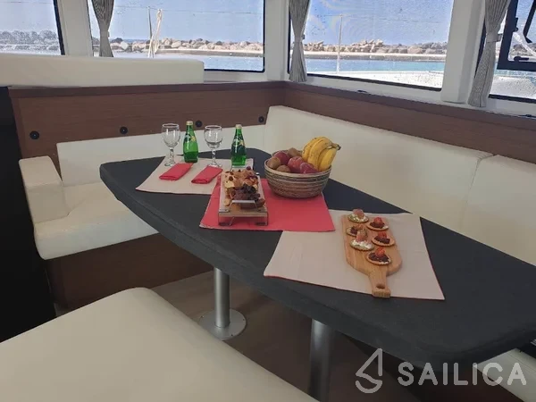 Lagoon 42 - Yacht Charter Sailica