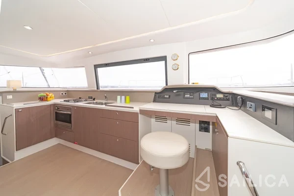 Bali 4.3 - Yacht Charter Sailica