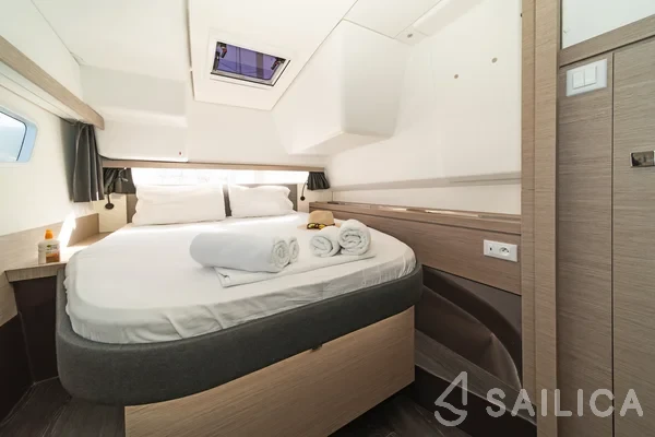 Lucia 40 - Yacht Charter Sailica