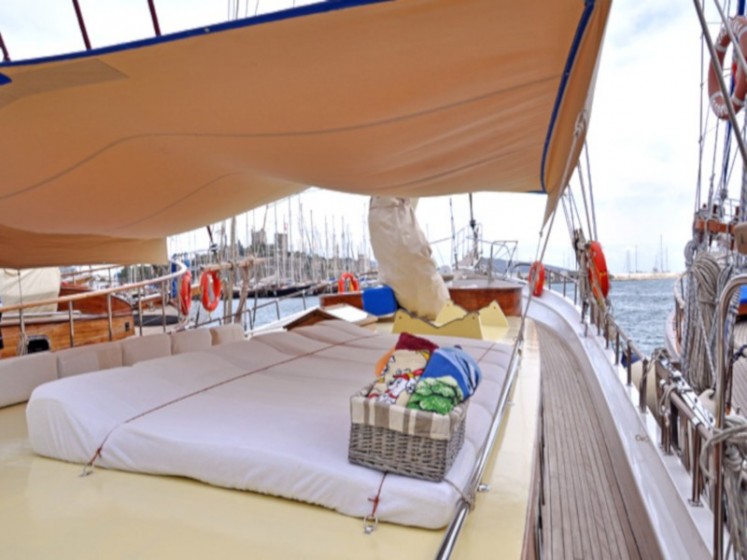 Gulet - Yacht Charter Sailica