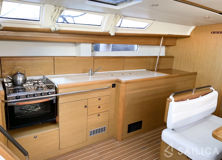 Sun Odyssey 49i - Yacht Charter Sailica