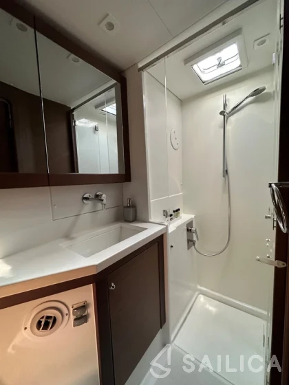 Lagoon 450 - Yacht Charter Sailica