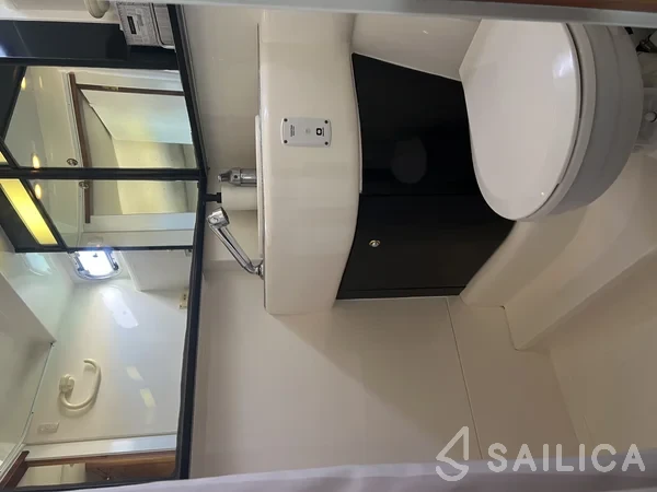 Sealine S 42 - Yacht Charter Sailica