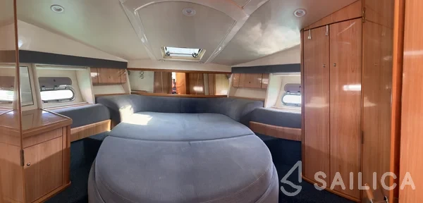 Sealine S 42 - Yacht Charter Sailica