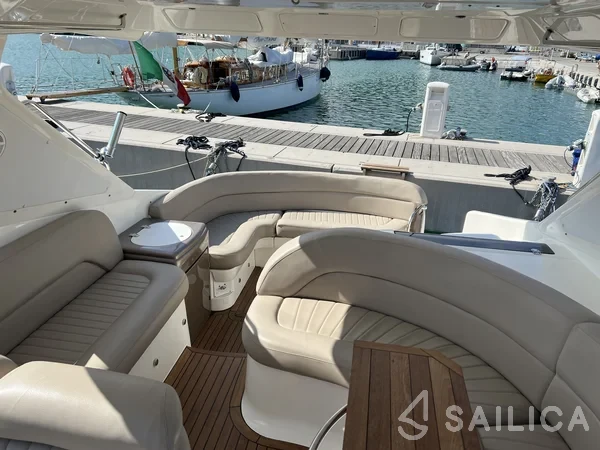 Sealine S 42 - Yacht Charter Sailica
