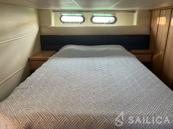 Sealine S 42 - Yacht Charter Sailica