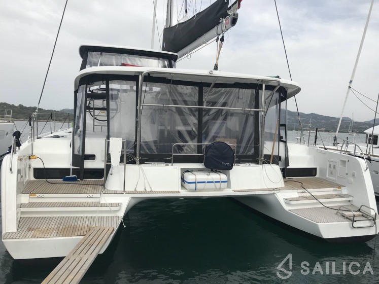 Lagoon 42 - Yacht Charter Sailica