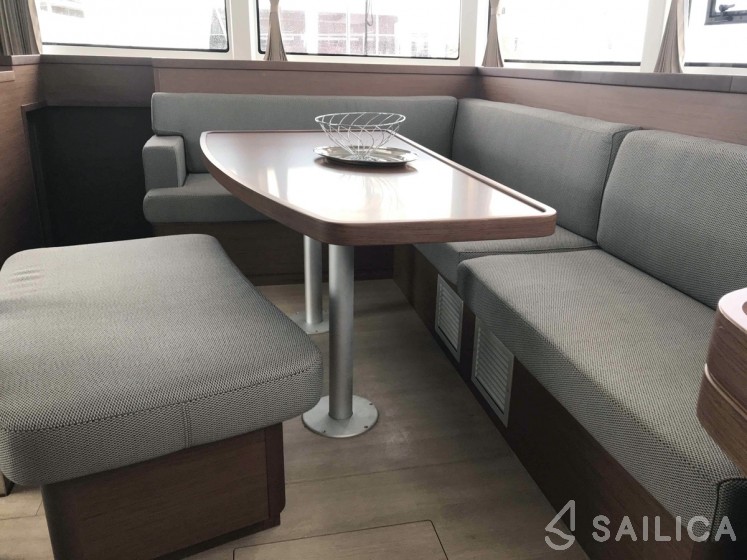Lagoon 42 - Yacht Charter Sailica