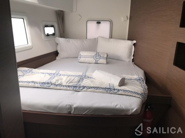 Lagoon 42 - Yacht Charter Sailica