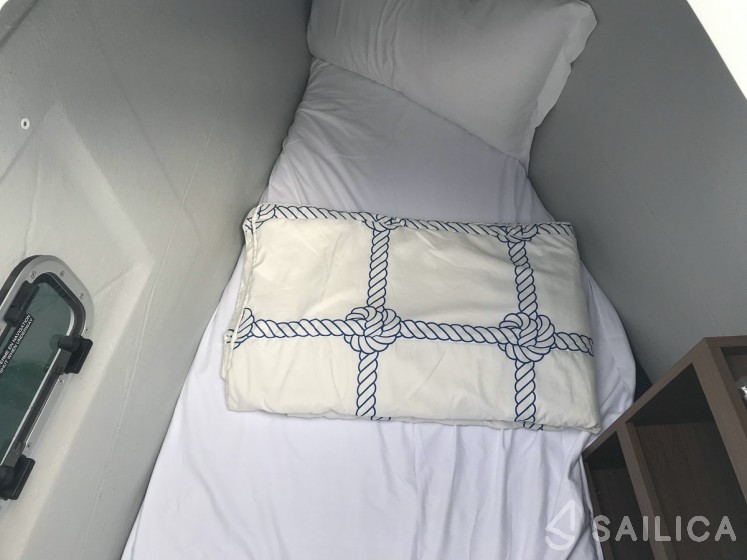 Lagoon 42 - Yacht Charter Sailica