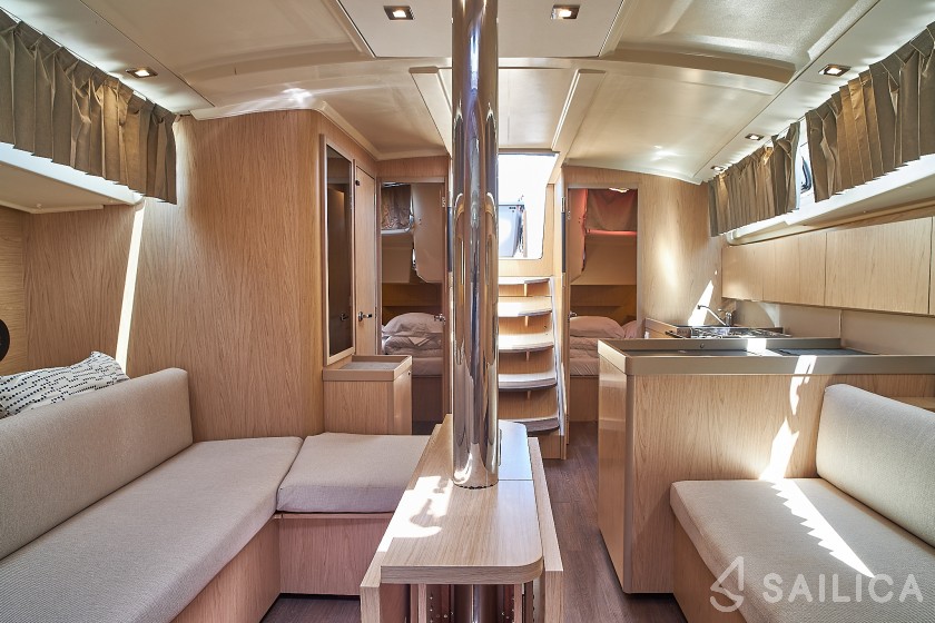 Oceanis 41.1 - Yacht Charter Sailica