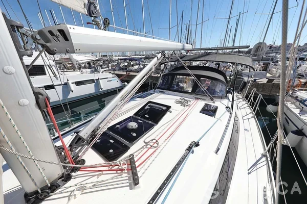 Bavaria 41 Cruiser - Yacht Charter Sailica