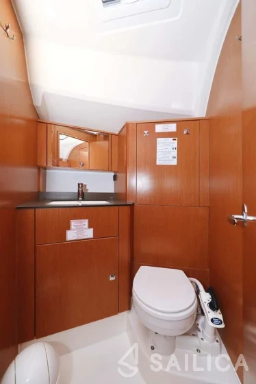 Bavaria 41 Cruiser - Yacht Charter Sailica