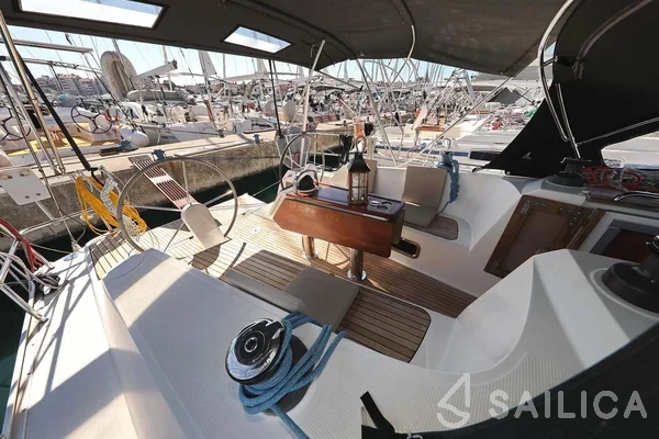 Bavaria 41 Cruiser - Yacht Charter Sailica
