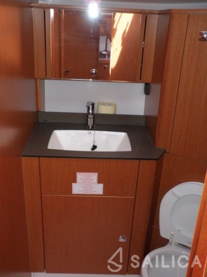 Bavaria 41 Cruiser - Yacht Charter Sailica
