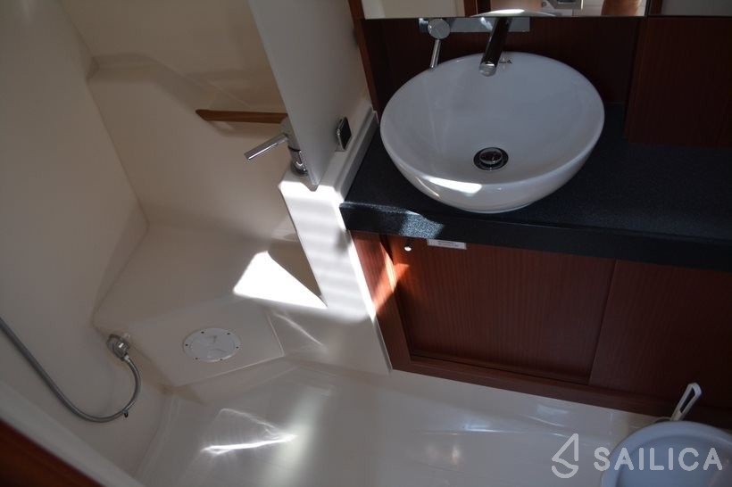 Hanse 455 - Yacht Charter Sailica