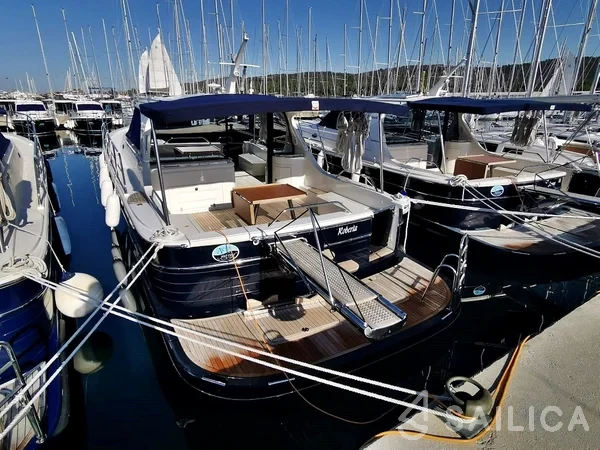 Adriana 44 - Yacht Charter Sailica