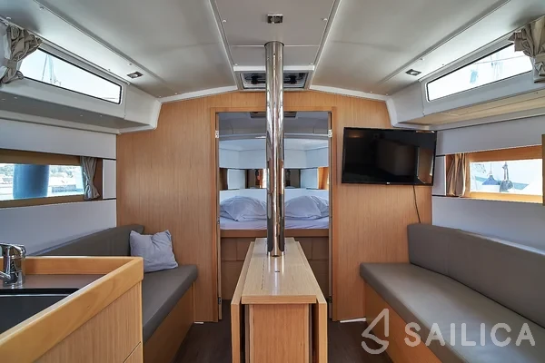 Oceanis 38.1 - Yacht Charter Sailica