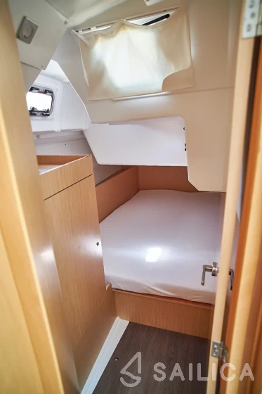 Oceanis 38.1 - Yacht Charter Sailica