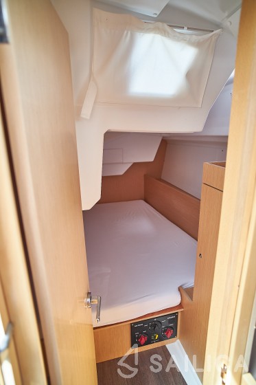 Oceanis 38.1 - Yacht Charter Sailica