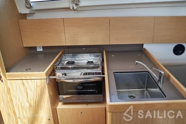 Oceanis 38.1 - Yacht Charter Sailica