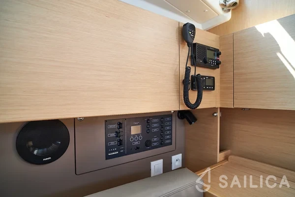 Oceanis 38.1 - Yacht Charter Sailica