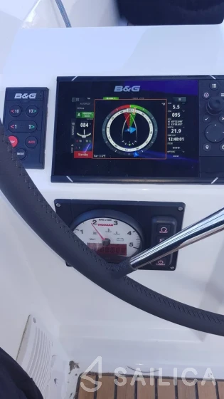 Oceanis 38.1 - Yacht Charter Sailica