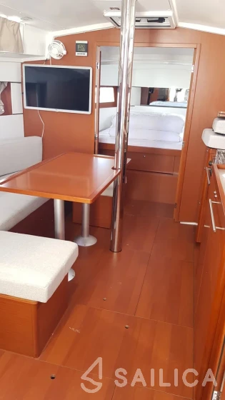 Oceanis 38.1 - Yacht Charter Sailica