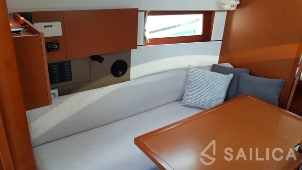 Oceanis 38.1 - Yacht Charter Sailica