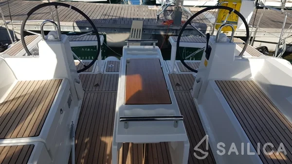 Oceanis 38.1 - Yacht Charter Sailica
