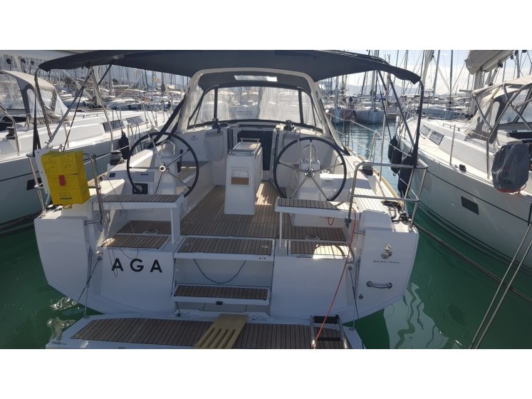 Oceanis 38.1 - Yacht Charter Sailica