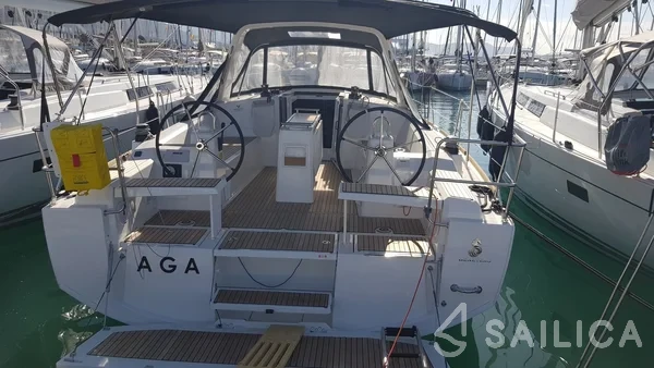 Oceanis 38.1 - Yacht Charter Sailica