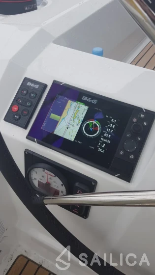 Oceanis 38.1 - Yacht Charter Sailica