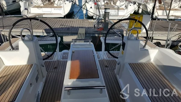 Oceanis 38.1 - Yacht Charter Sailica
