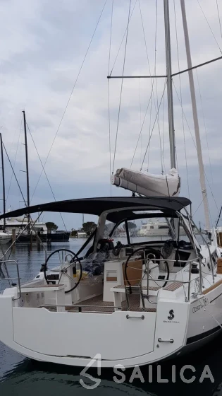Oceanis 38.1 - Yacht Charter Sailica