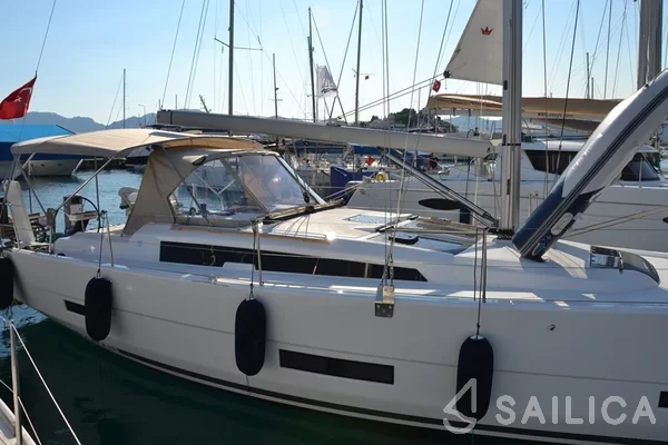 Dufour 390 Grand Large - Yacht Charter Sailica