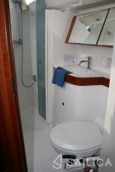 Oceanis 40 - Yacht Charter Sailica