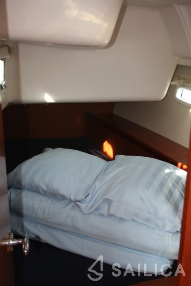 Oceanis 40 - Yacht Charter Sailica