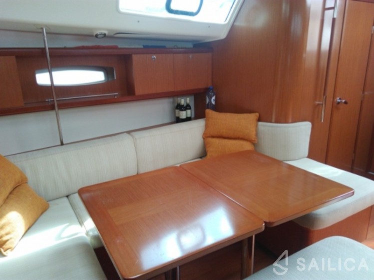 Oceanis 40 - Yacht Charter Sailica