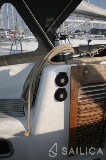 Oceanis 40 - Yacht Charter Sailica