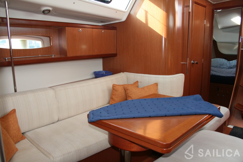 Oceanis 40 - Yacht Charter Sailica