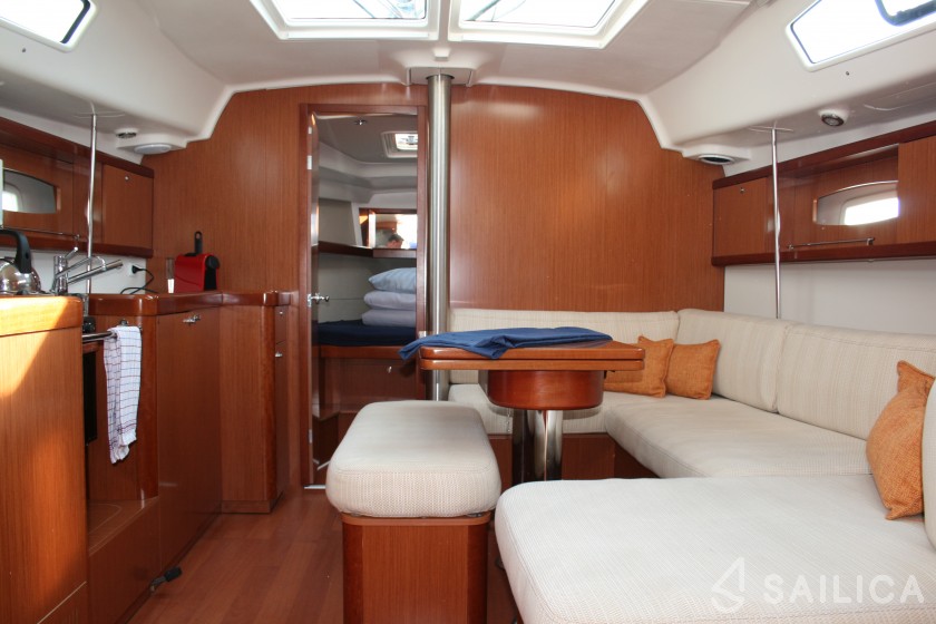 Oceanis 40 - Yacht Charter Sailica
