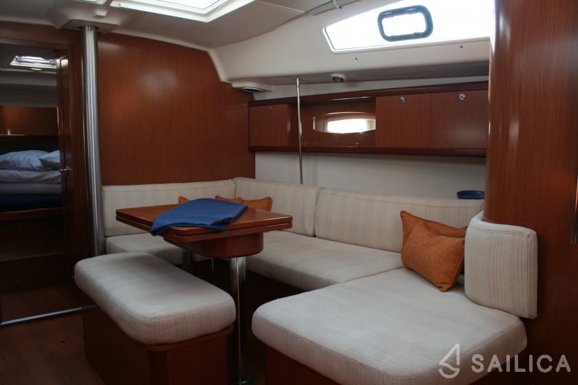 Oceanis 40 - Yacht Charter Sailica