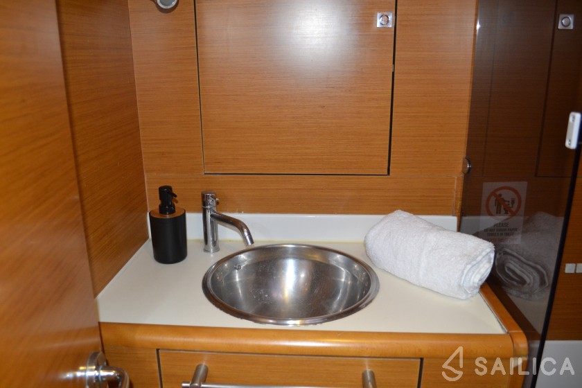 Sun Odyssey 439 - Yacht Charter Sailica