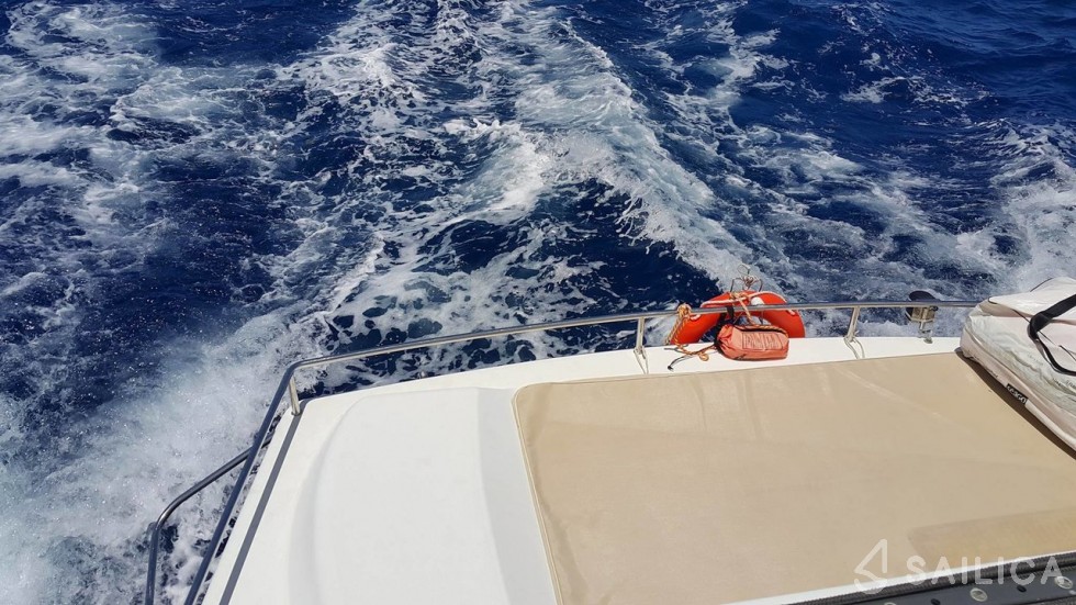 Salina 48 - Yacht Charter Sailica