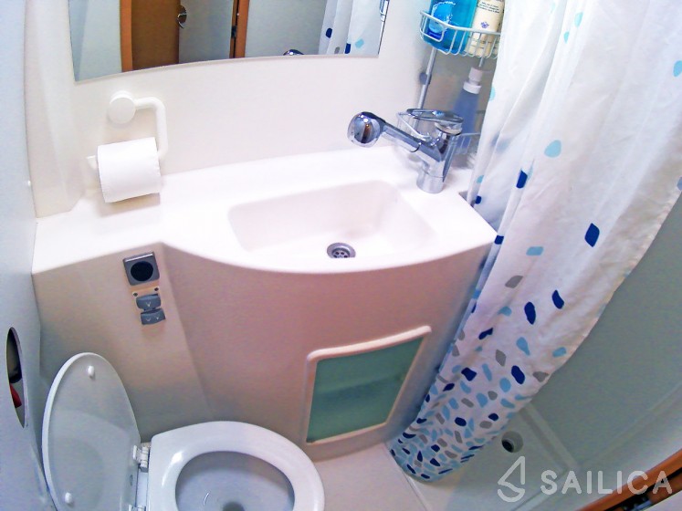 Salina 48 - Yacht Charter Sailica